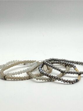 Sugar Stacks Women’s Glass Beaded Stretch Bracelet Set Gray Beige & Pearl Boho